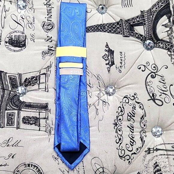 Michael Michael Kors 100% Silk Tie - Picture 2 of 4